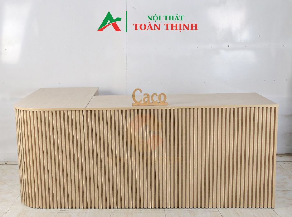 BÀN LỄ TÂN LT008